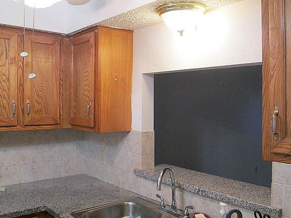 Well Kept Cabinets..Drawers have sections built in.