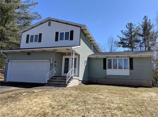 26 Russet Bush Ln, Utica, NY 13501