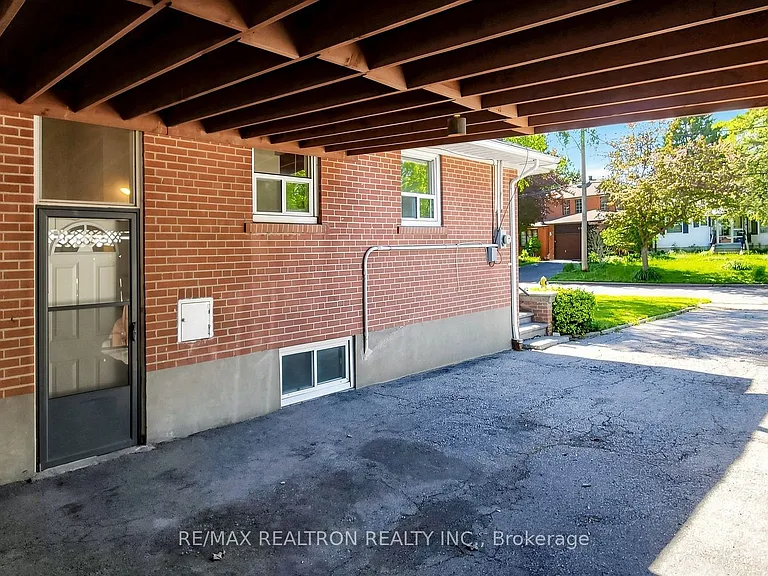 398 Connaught Ave — Photo 8