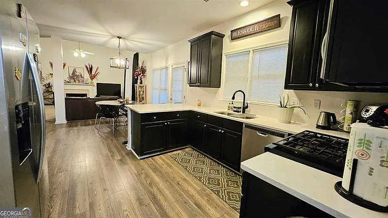 Building Photo - 997 Summer Forest Dr