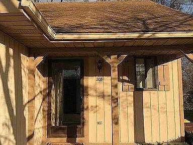 1st image of 208 E Chimney Hill Dr
