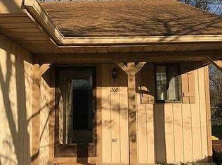 208 E Chimney Hill Dr, Dewitt, MI 48820