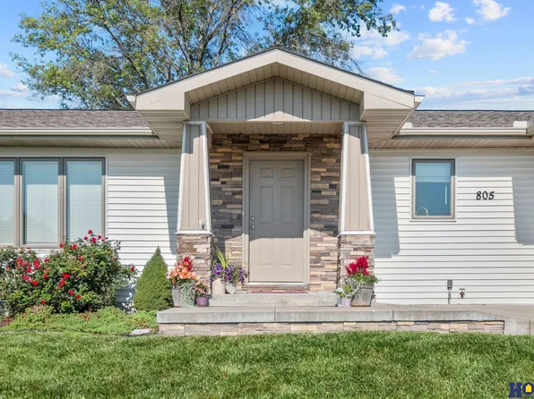 805 Country View Ln, Firth, NE 68358