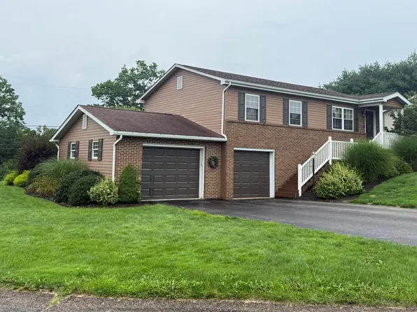 33 Ashland Way, Vandergrift, PA 15690