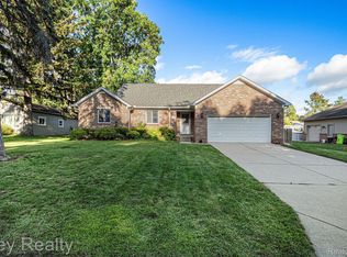 39600 Parkwood Ave, Sterling Heights, MI 48313