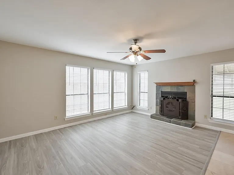 1521 Stratford Dr — Photo 26