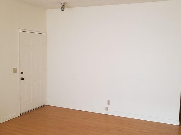 5th image of 22711 Del Valle St APT 205