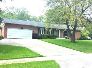 640 N Woodfield Trl, Roselle, IL 60172