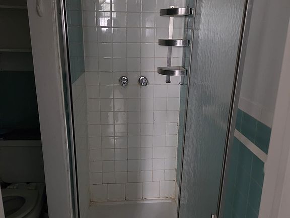 2nd image of 529 Carroll St APT 1F