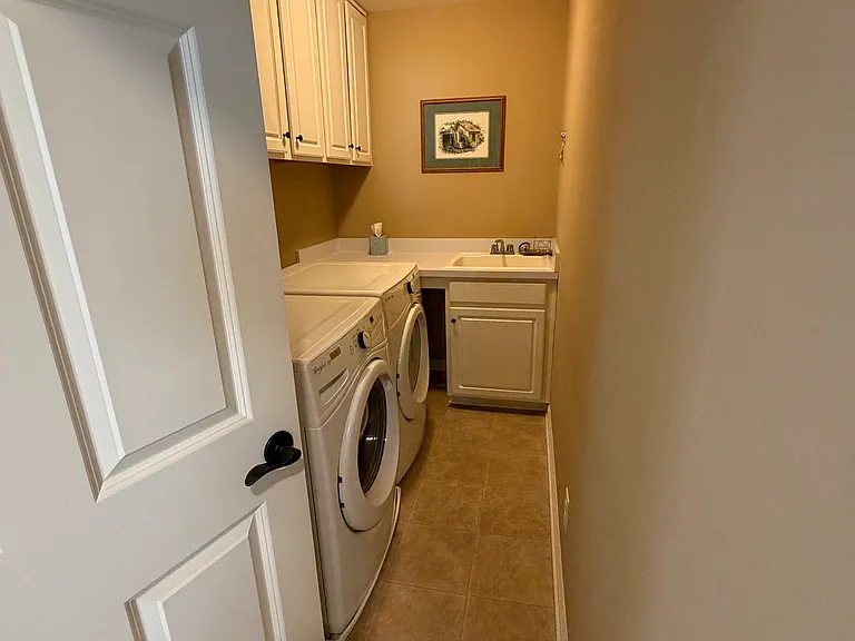 528 Kerry Ct — Photo 16