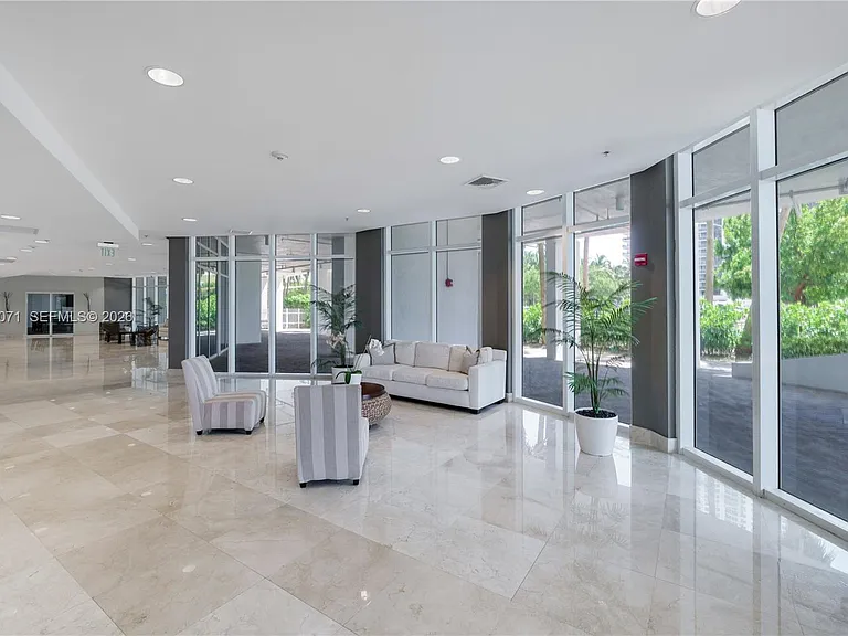 6515 Collins Ave #1405 — Photo 32