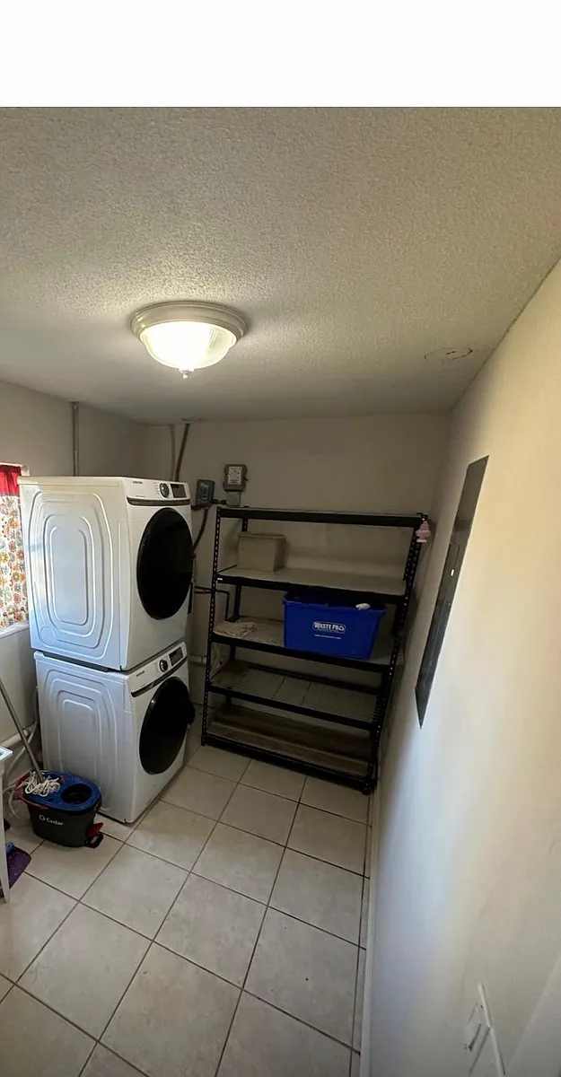 Building Photo - 2211 Sunny View Dr #2