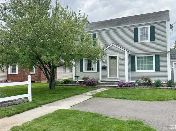 61 Cedar Street, Newington, CT 06111
