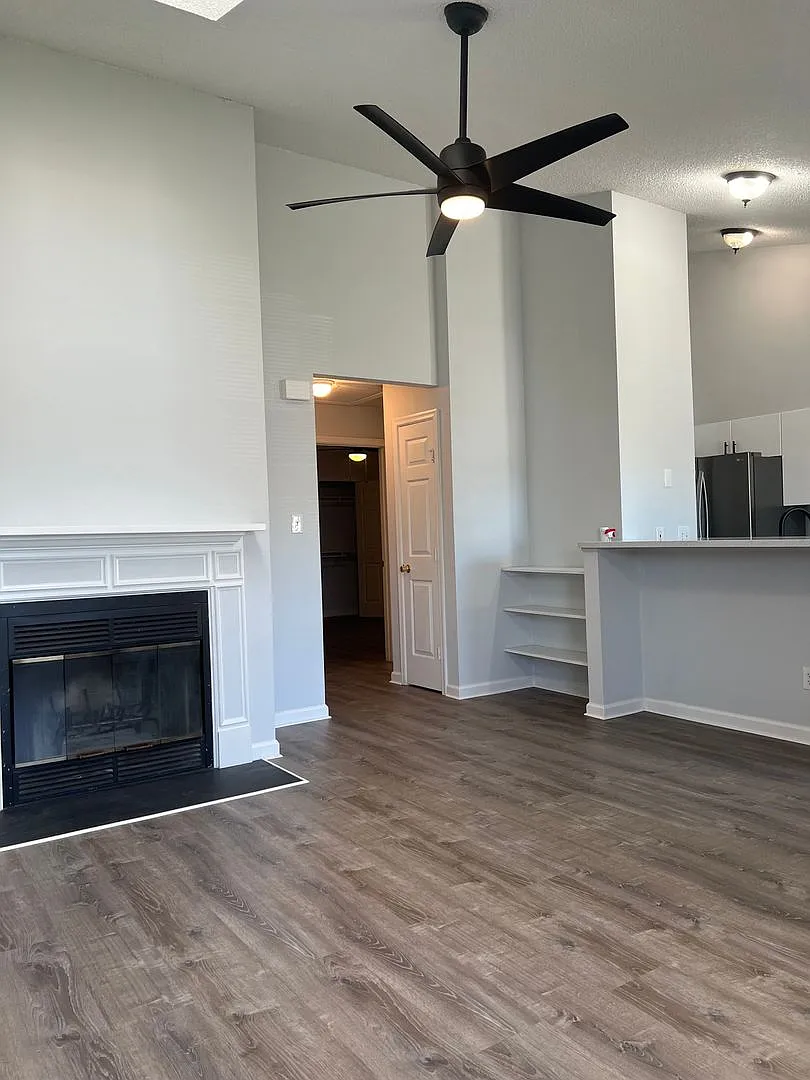 233 B Lantana Lane — Photo 4