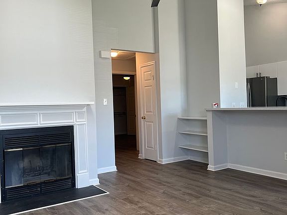 4th image of 233 Lantana Ln #B