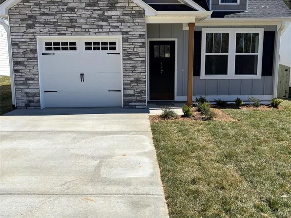 117 Crew Ln, Black Mountain, NC 28711