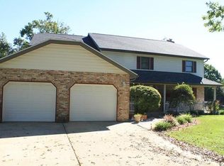 20 Royal Oaks Dr, Troy, IL 62294