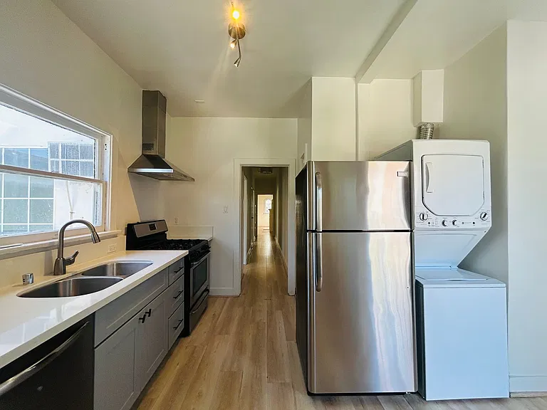 1020 N Oxford Apartments — Photo 3