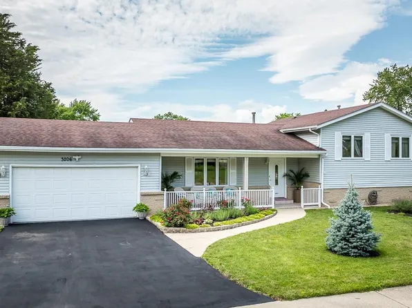 3206 Sunnyside Dr, Rockford, IL 61114