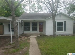 1904 Woodlawn St, Victoria, TX 77901