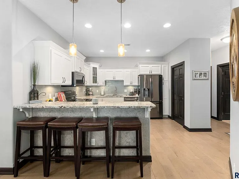 5600 E Eastbridge Pl — Photo 2