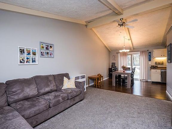 2nd image of 4987 Meadowridge Ln