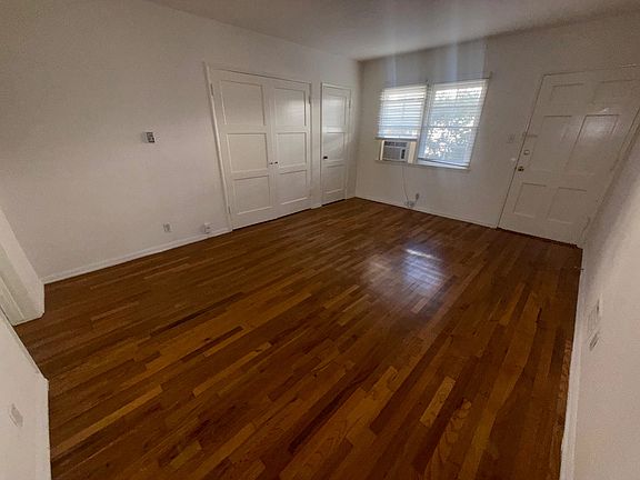 4th image of 838 N Sweetzer Ave #2