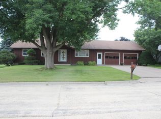 308 Rosemere Ln, Maquoketa, IA 52060