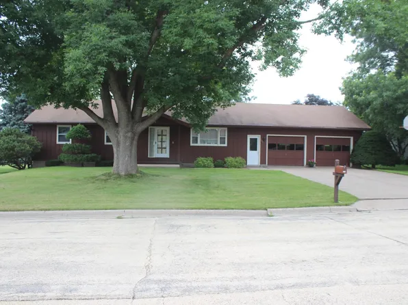 308 Rosemere Ln, Maquoketa, IA 52060