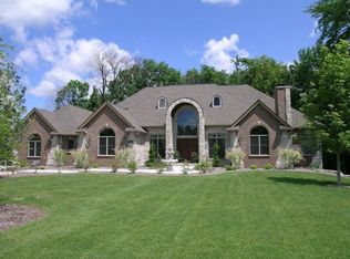 18040 Peregrine Ln, Brookfield, WI 53045