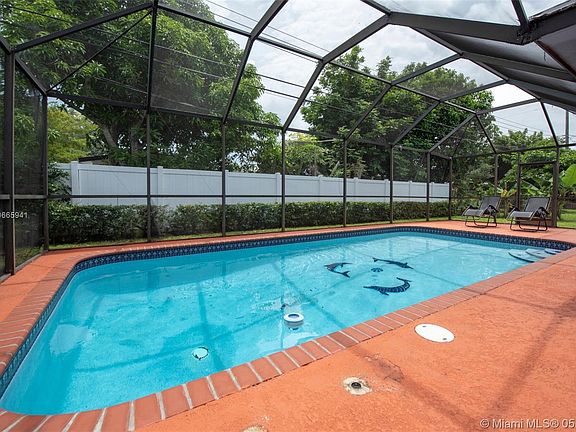 3rd image of 6764 Camelia Dr