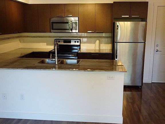 5th image of 13883 Laurel Dr #301