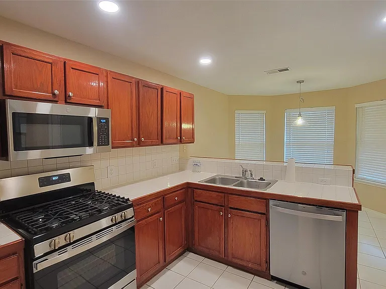 3335 Lakeland Gardens Dr — Photo 10