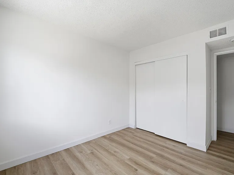 1527 Palm Ave — Photo 15
