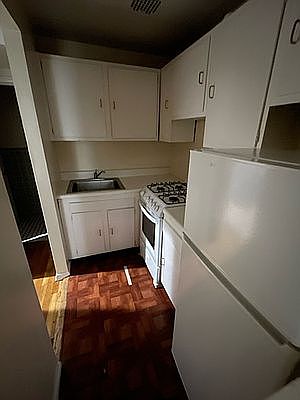 5th image of 333 E 81st St APT 7