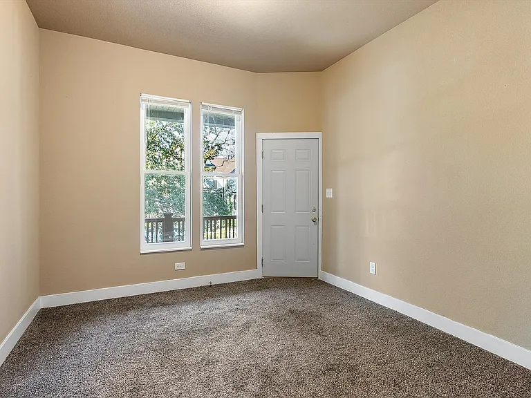 2716 N Murray Ave — Photo 9
