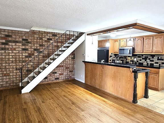 3rd image of 2037 Benita Dr Unit 3