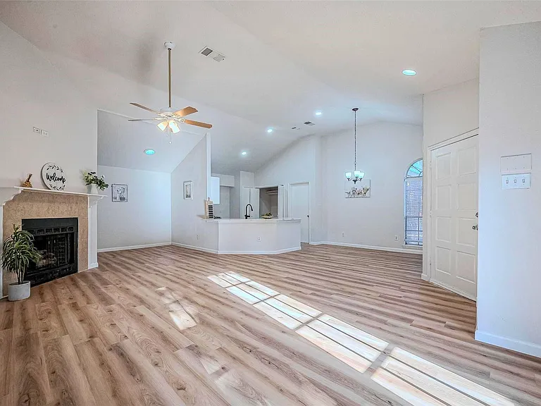18211 Dinner Creek Dr — Photo 5