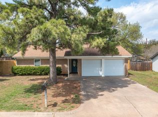 729 Poe St, Azle, TX 76020