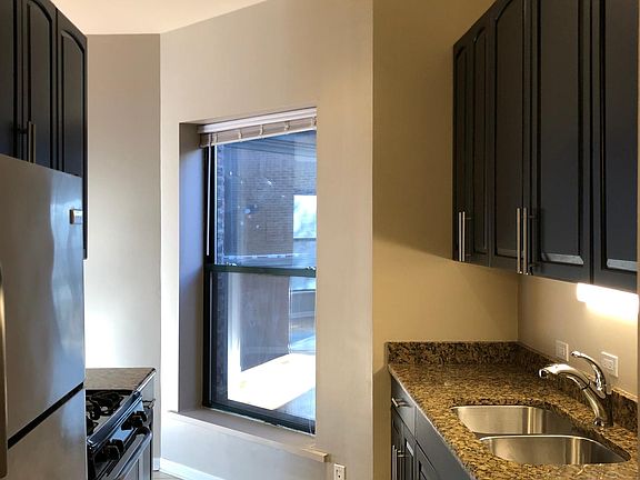 3rd image of 1320 W Wilson Ave APT 3B
