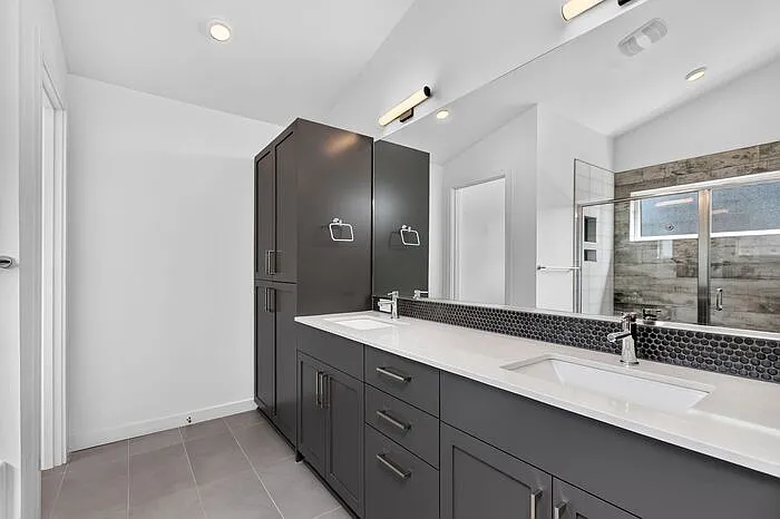 3819 S Cloverdale St — Photo 40