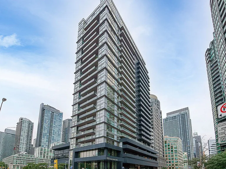 352 Front St W #1010 — Photo 1