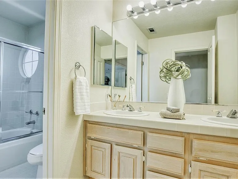 3233 Quail Hollow Dr #1 — Photo 9