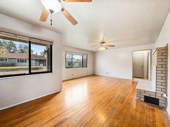 3rd image of 2454 Ramona Pl