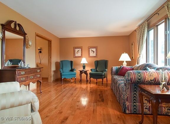 2nd image of 9N969 N Leland Ct