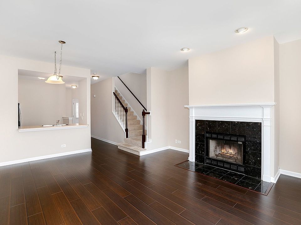1st image of 327 Hunterdon Ct #2A