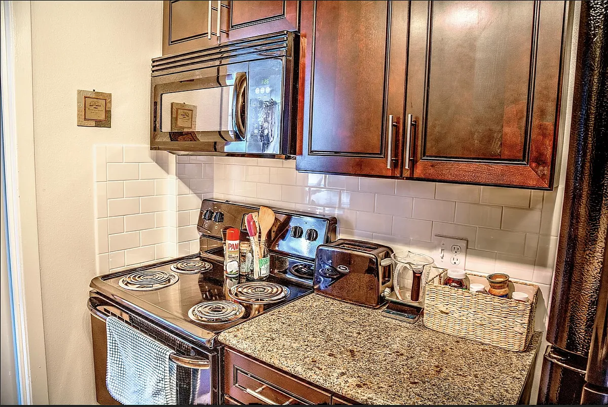 Building Photo - 5538 Pershing Ave #209