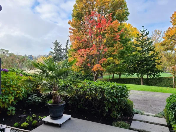 105 Gorge Rd E #109, Victoria, BC V9A 6Z3