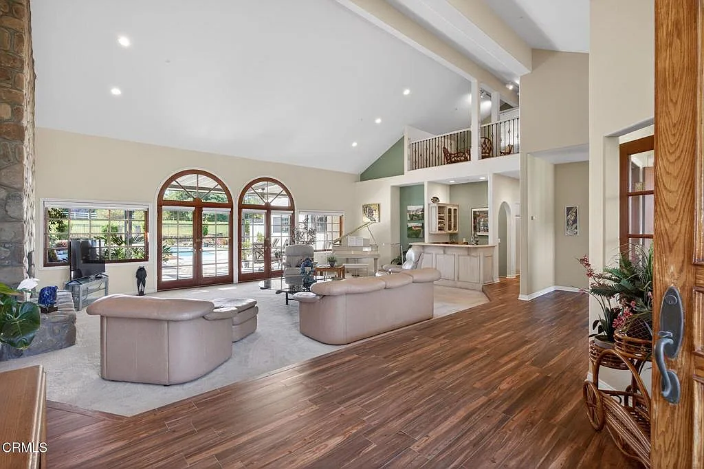 4 bed, 4.0 bath, 4217 sqft, $15,000 — Photo 4