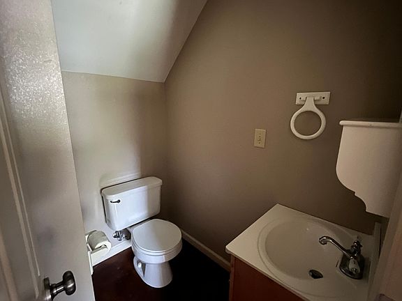 5th image of 802 W Tahlequah St APT D